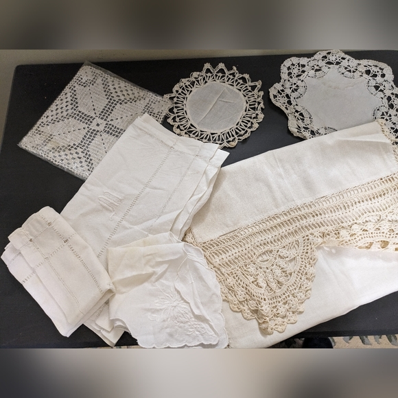 Assorted Vintage Linens - Picture 2 of 8